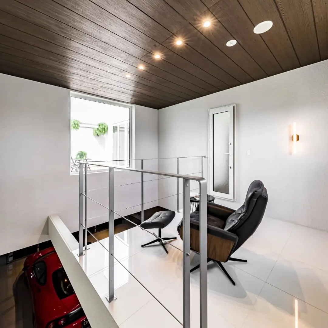 階段がある場所には手摺が必須です